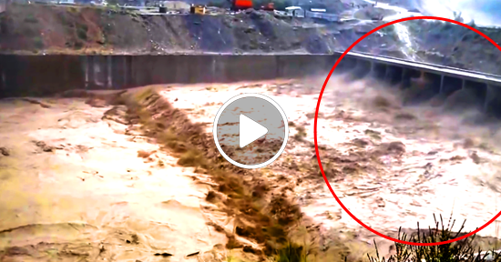 Río se lleva un terraplén en India